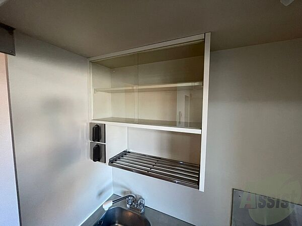 画像9:キッチン上段に収納がありますので、食器などを収納出来ます。