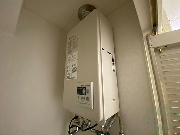 画像21:給湯器は簡単操作で温度調整ができますよ。