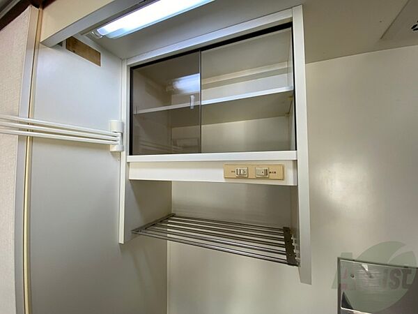 画像22:キッチン上段に収納がありますので、食器などを収納出来ます。