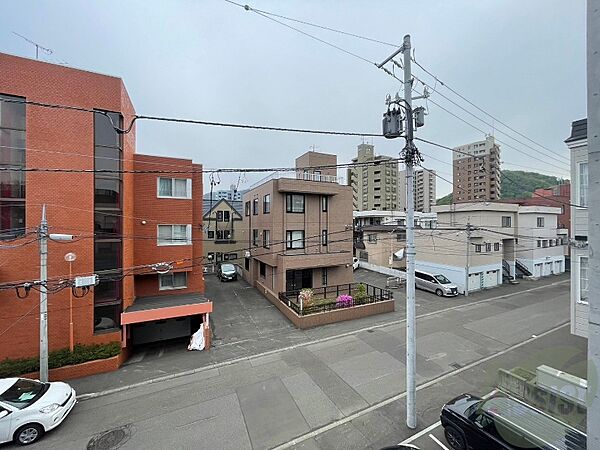 画像20:眺望はこちら。静かな住宅街という印象を受けました。