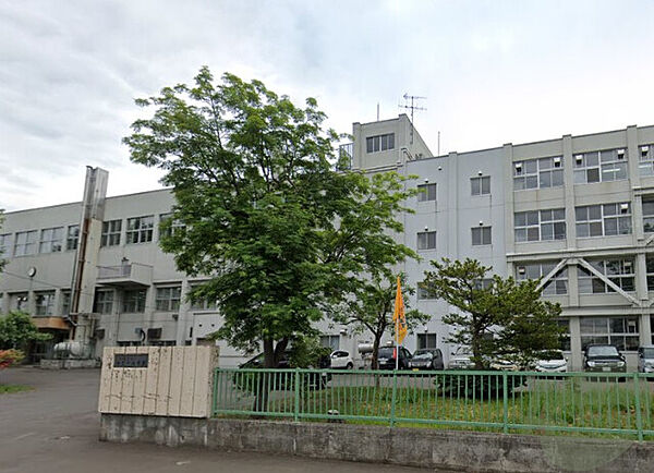画像13:札幌市立みどり小学校 1129m