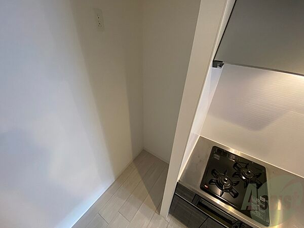 画像9:キッチンには冷蔵庫を置けるスペースがありますね。