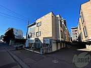 西線16条駅より徒歩6分 築23年4ヶ月 3階建の賃貸物件