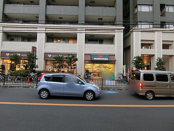 画像30:スーパーマルヤス茨木駅前店 徒歩7分。 560m