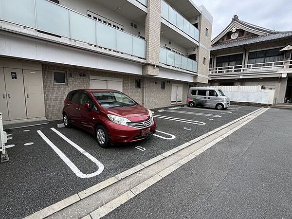 画像16:駐車場