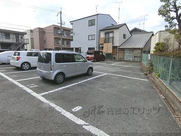 画像6:駐車場