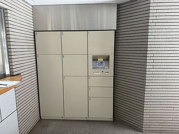 宅配ボックス完備で不在時の荷物の受取りも安心です。
