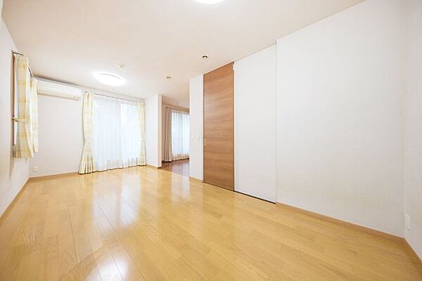 2階　洋室約9．8帖