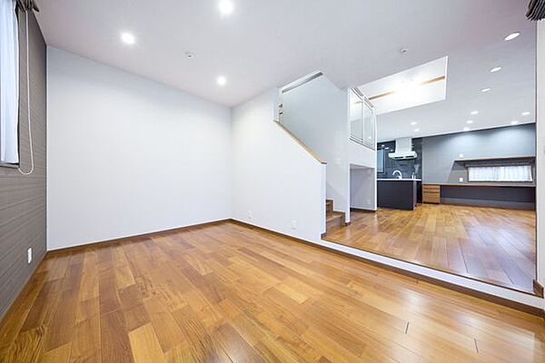 1階　洋室約6．7帖