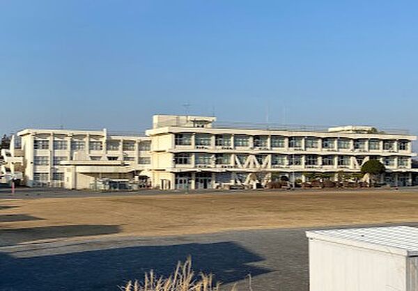 日野市立滝合小学校　850ｍ