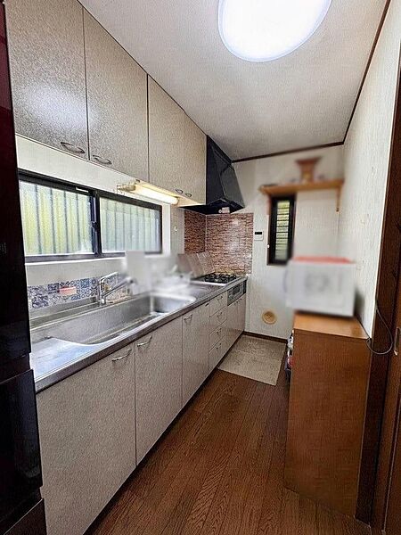 調理に集中しやすく、収納も備えた独立型キッチン