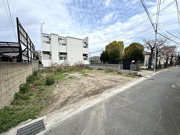 平坦な整形地で、建物プランの自由度が高い土地です。