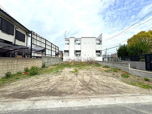 平坦な整形地で、建物プランの自由度が高い土地です。