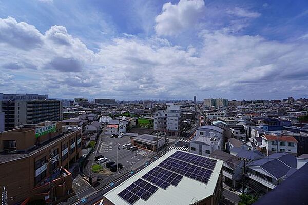 バルコニーからの眺望です。12階建の9階部分のため眺望良好です。