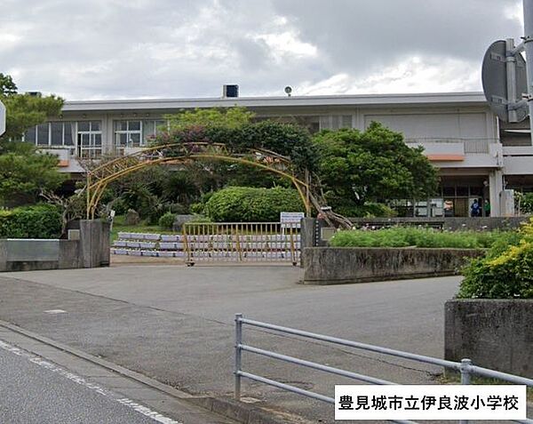 伊良波小学校 500m