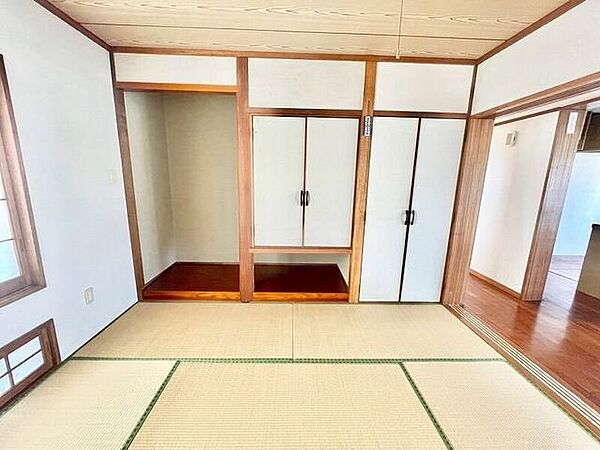 客間やお子さまスペースにも使える和室です