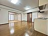 リビング/ダイニング：和室のお部屋と合わせて広々とご使用できます