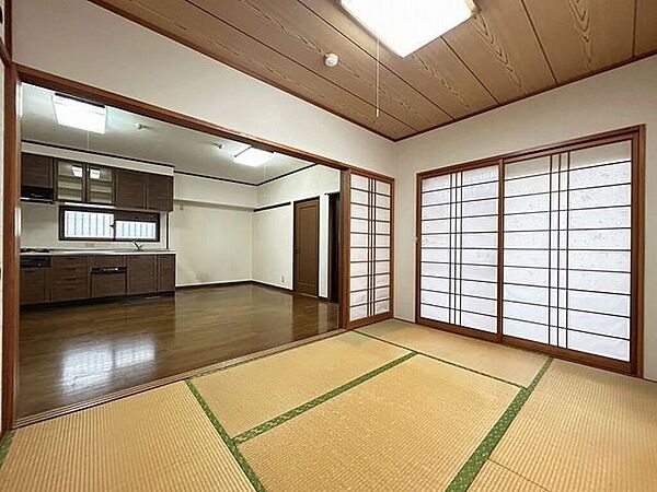 リビングと合わせると広々ご使用可能