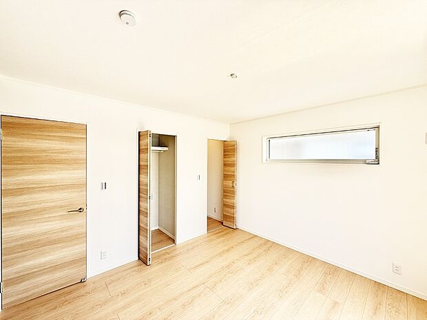 ■シンプルな空間で、収納付きベッドやデスクなど、多機能な家具を活用しやすいです