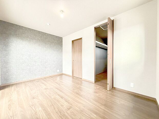 ■シンプルな空間で、収納付きベッドやデスクなど、多機能な家具を活用しやすいです