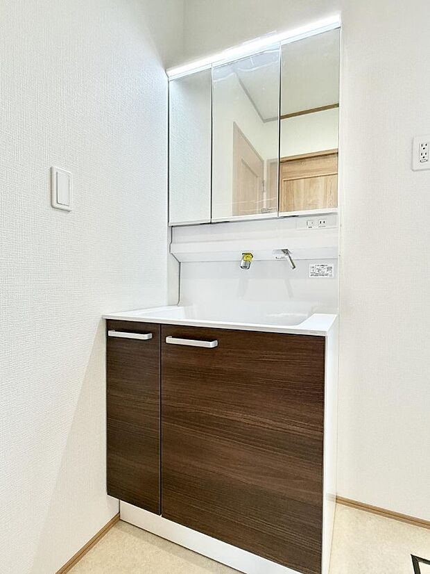 ■明るい洗面所は毎朝の歯磨きも楽しくできちゃいそうです♪