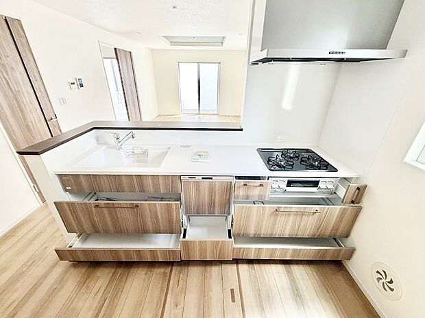 ■シンプルで機能的、毎日使いやすいキッチン