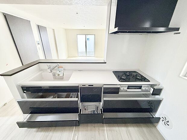 ■シンプルで機能的、毎日使いやすいキッチン