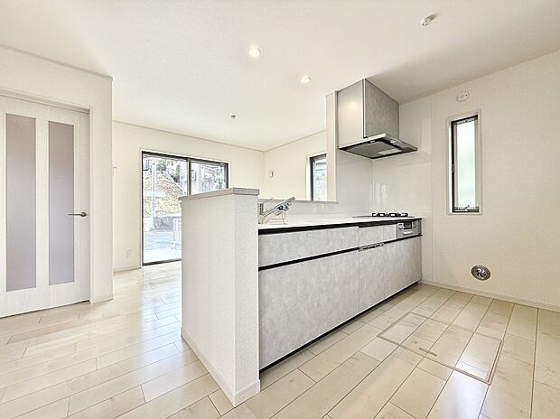 ■シンプルで機能的、毎日使いやすいキッチン