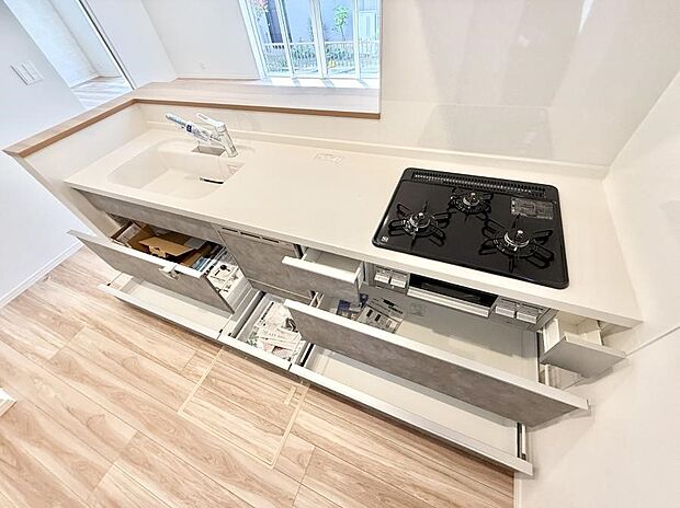 ■シンプルで機能的、毎日使いやすいキッチン