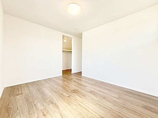 ■シンプルな空間で、収納付きベッドやデスクなど、多機能な家具を活用しやすいです