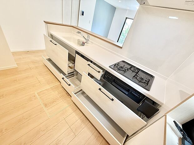 ■シンプルで機能的、毎日使いやすいキッチン