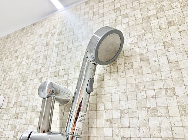 ■手元で簡単に止水できるため、水の無駄遣いを減らすことができます。