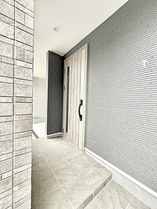 ■ 家族とゲストをやさしく迎える、心温まる玄関