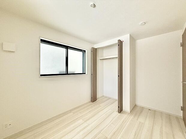 ■シンプルな空間で、収納付きベッドやデスクなど、多機能な家具を活用しやすいです