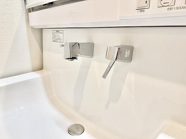 ■細かい部分まで洗いやすく便利なハンドシャワー付き