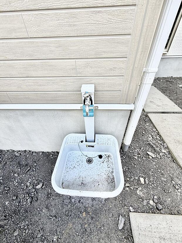 ■ガーデニングや洗車などの際に大活躍な屋外立水栓