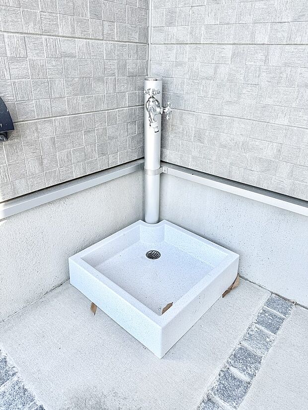 ■ガーデニングや洗車などの際に大活躍な屋外立水栓  