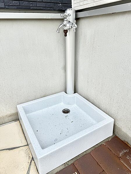 ■ガーデニングや洗車などの際に大活躍な屋外立水栓