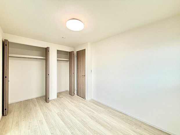 ■シンプルな空間で、収納付きベッドやデスクなど、多機能な家具を活用しやすいです