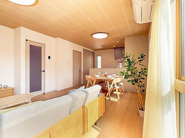 ■くつろぎと笑顔が集まる、心温まるリビング