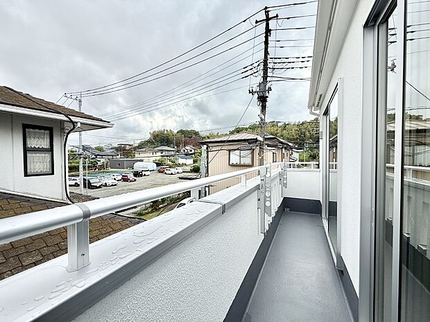 ■ 自然を身近に感じる、開放的なバルコニー