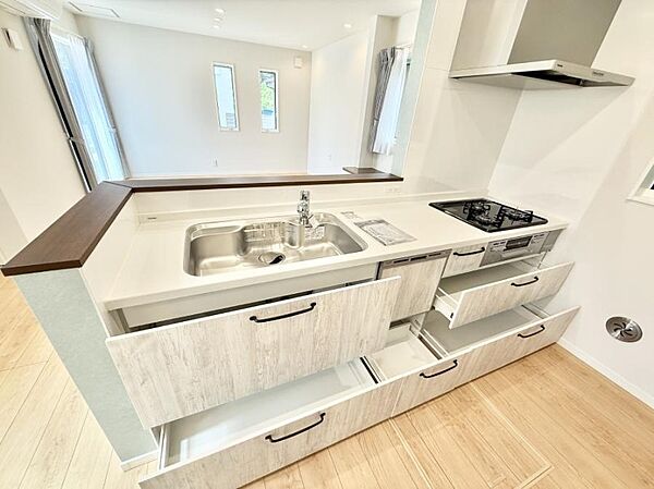 ■シンプルで機能的、毎日使いやすいキッチン