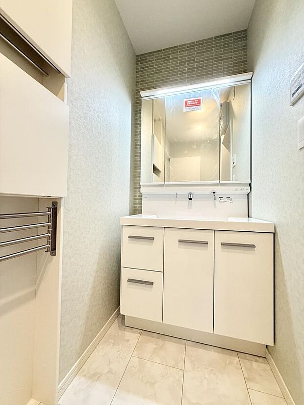 ■明るい洗面所は毎朝の歯磨きも楽しくできちゃいそうです♪