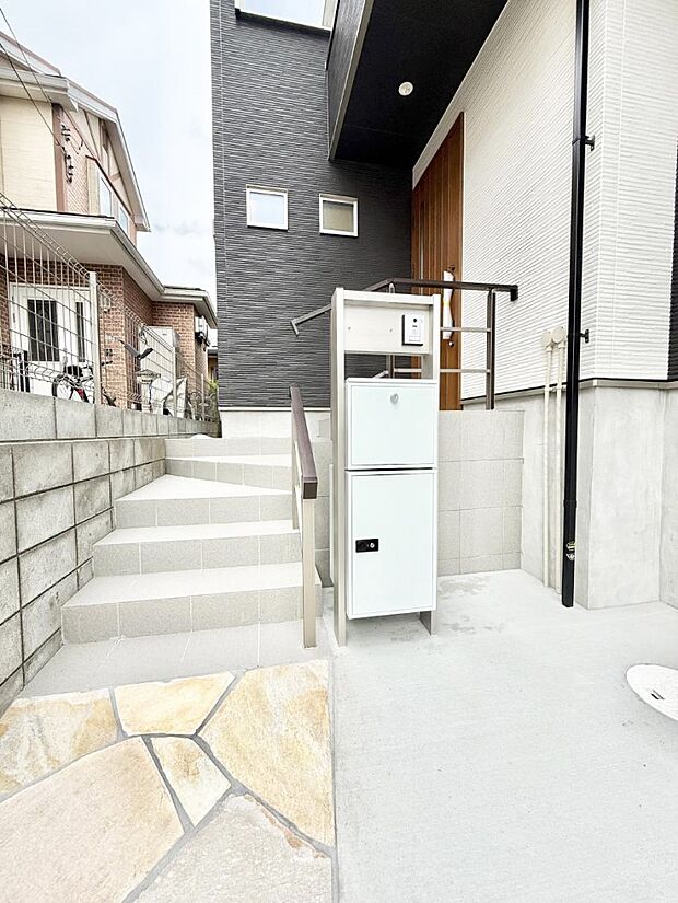 ■ 家族とゲストをやさしく迎える、心温まる玄関