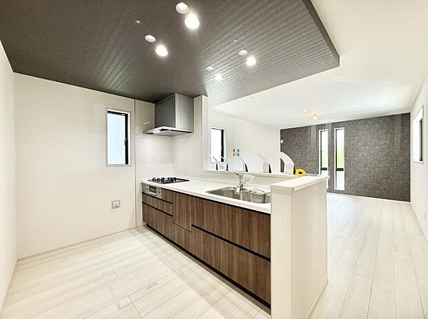 ■家族の絆を深める、温もりのあるキッチン