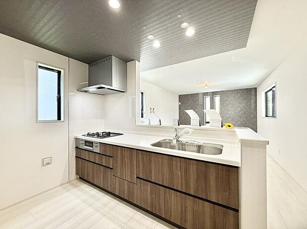 ■シンプルで機能的、毎日使いやすいキッチン