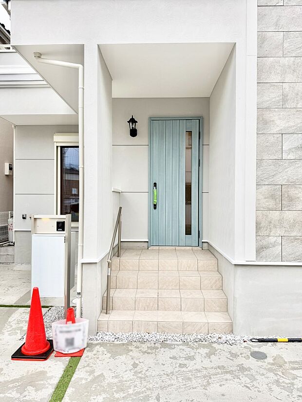 ■ 家族とゲストをやさしく迎える、心温まる玄関