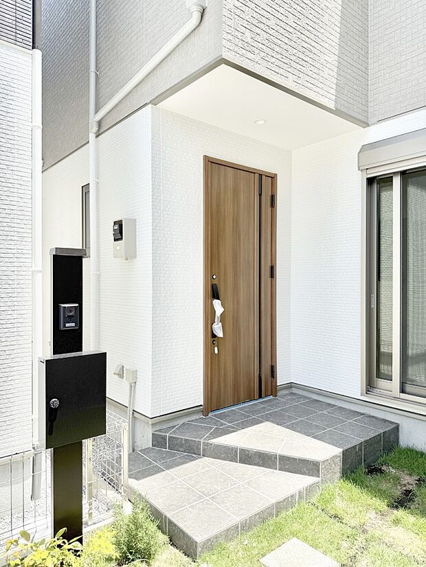 ■ 心地よい暮らしへとつながる、温かい玄関