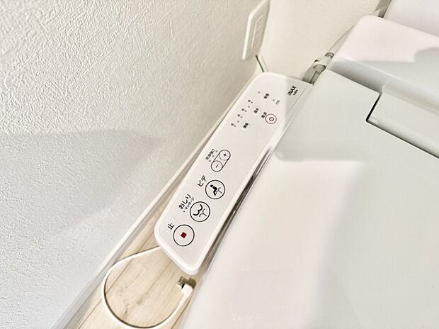 ■温水洗浄で快適、清潔感が保たれるシャワートイレ