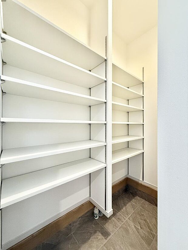 ■シューズインクローゼット付なので、外で使う物をまとめて収納、すっきり玄関に  